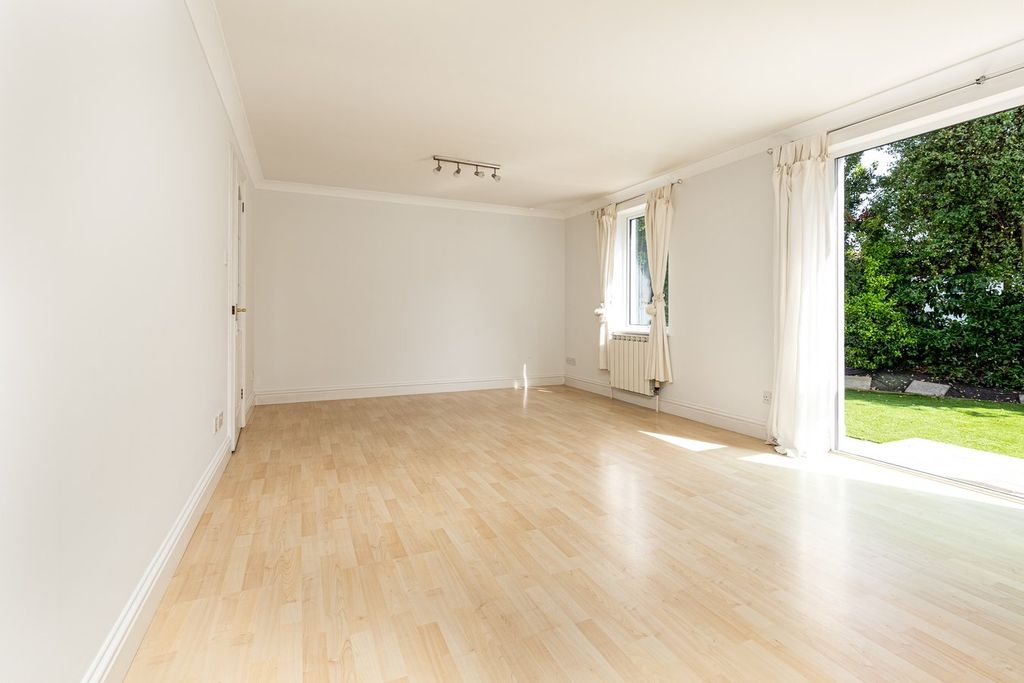 Property photo 2 of 27