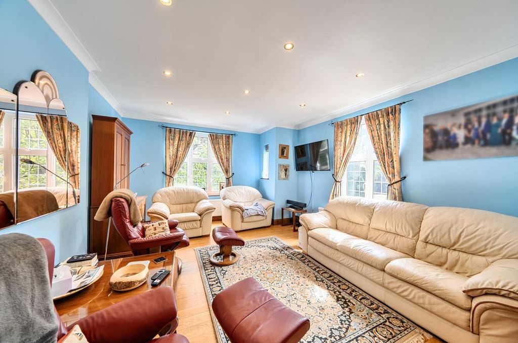 Property photo 2 of 23 Davidson Frost-Wellings, Dfw, Uxbridge Road, Stanm