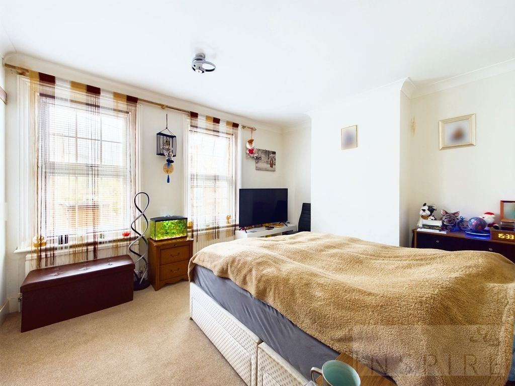 Property photo 3 of 23