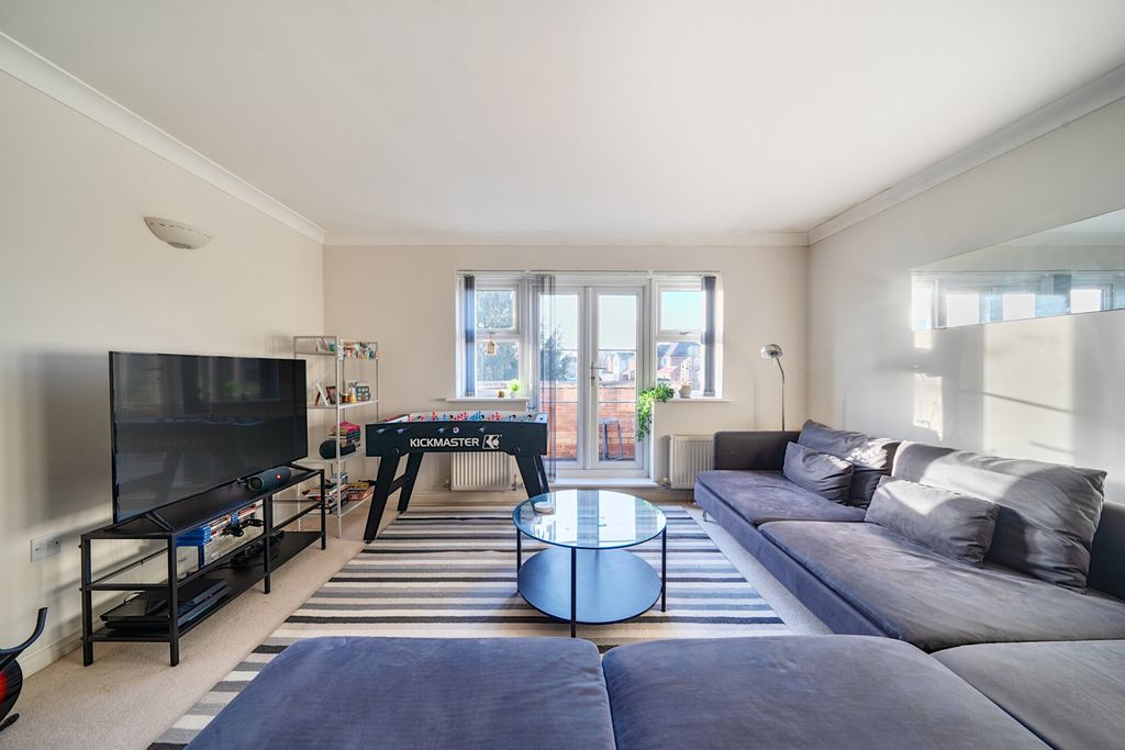 Property photo 3 of 22 1392804-19-694525...