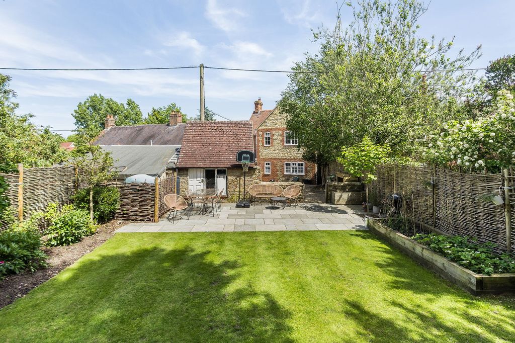 Property photo 2 of 35