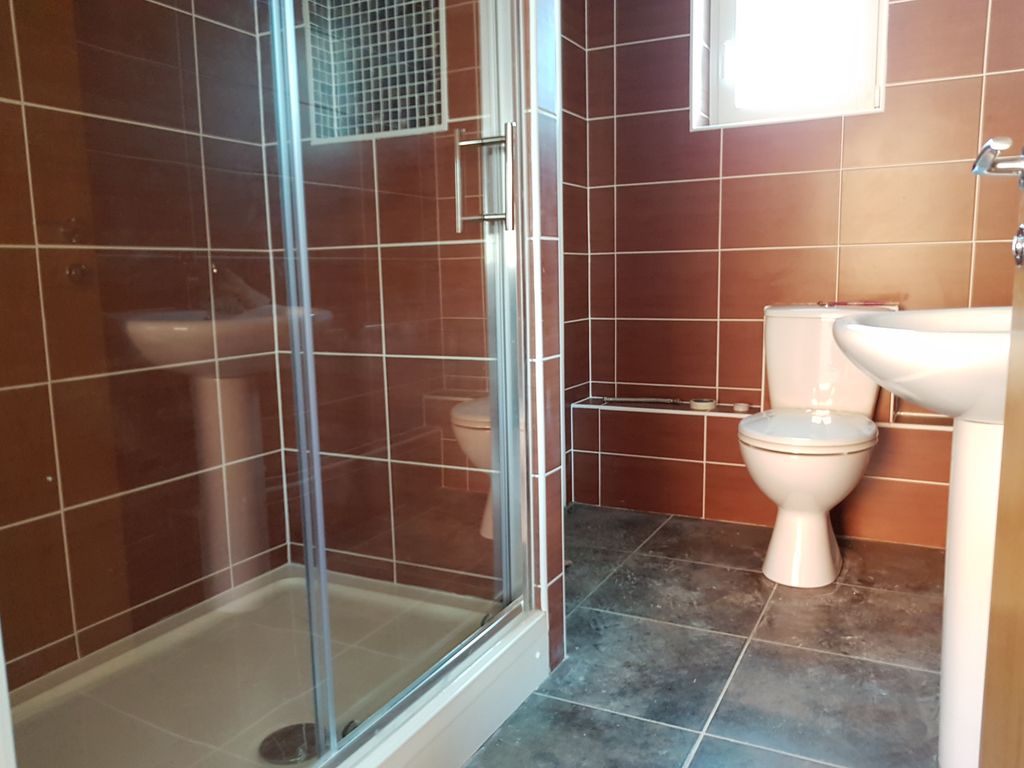 Property photo 3 of 7 Bathroom