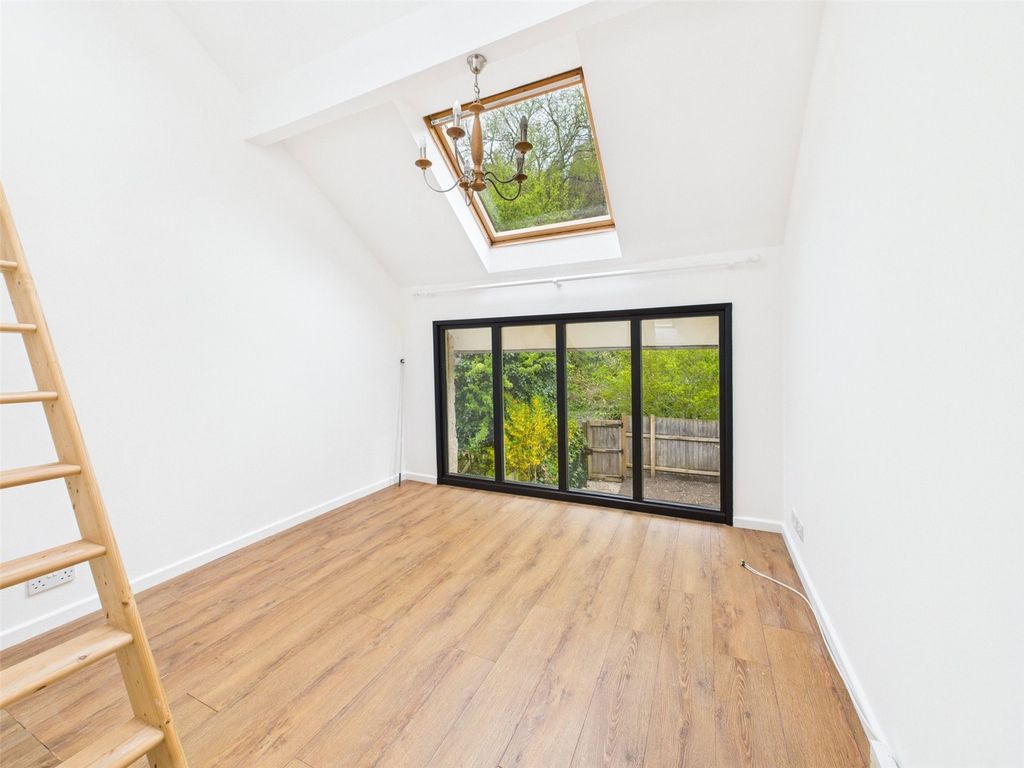 Property photo 2 of 23 Picture No. 05