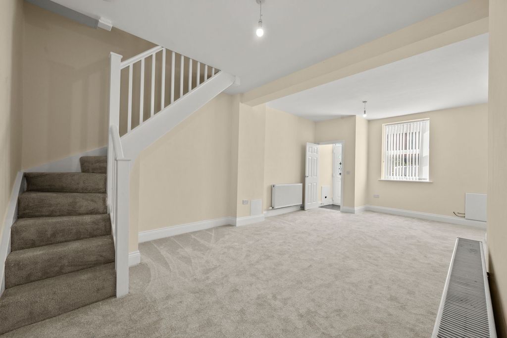 Property photo 2 of 26
