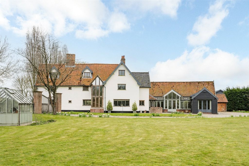 Property photo 2 of 30 Mill Hall