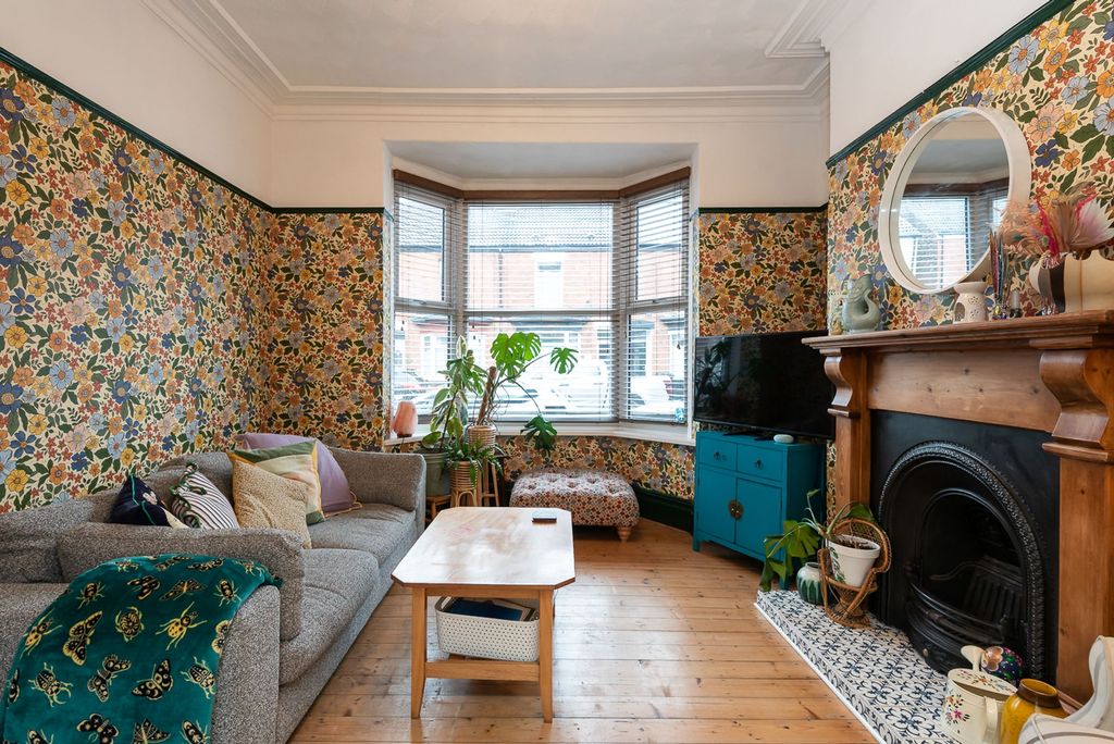 Property photo 3 of 32 Living Room