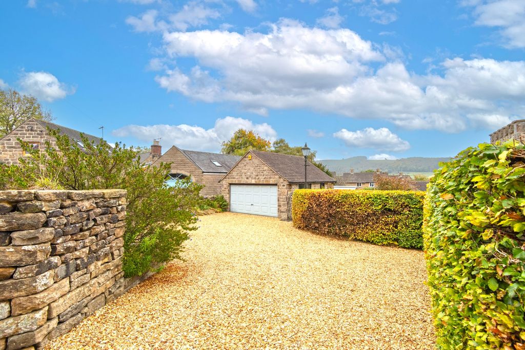 Property photo 2 of 31