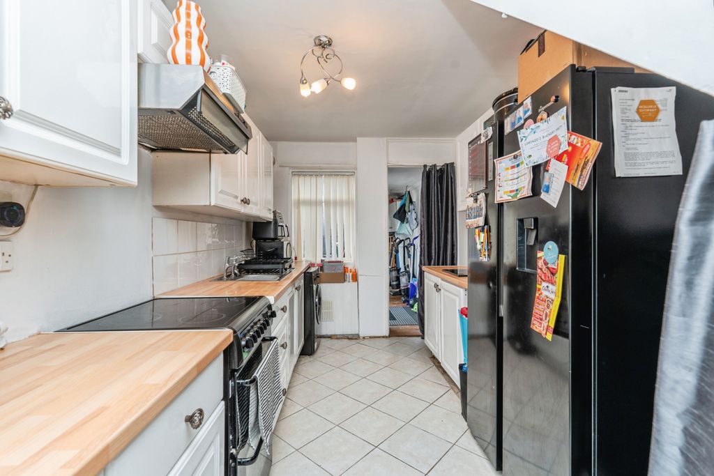 Property photo 2 of 20