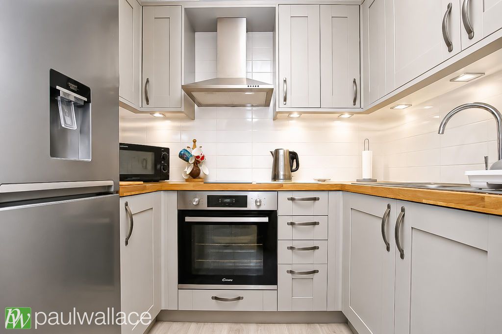 Property photo 3 of 12 Kitchen