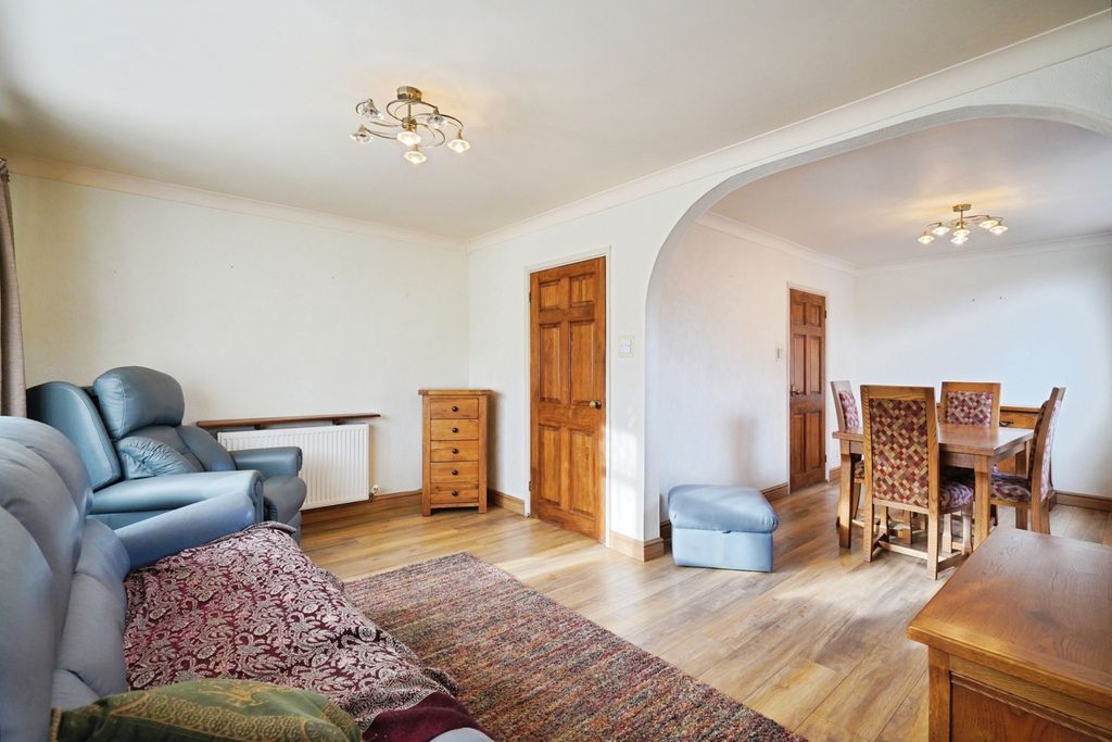 Property photo 2 of 19 Lounge