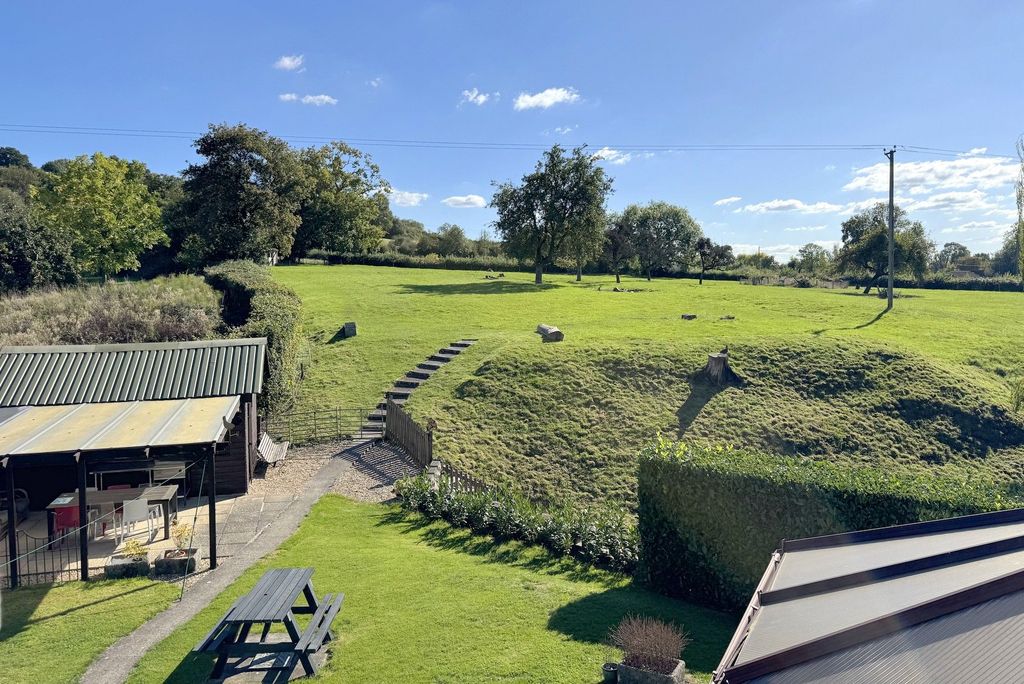 Property photo 2 of 15 Picture No. 04