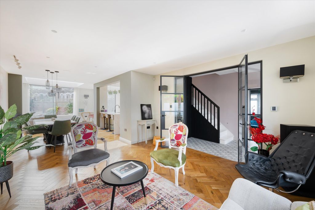 Property photo 1 of 19 Image