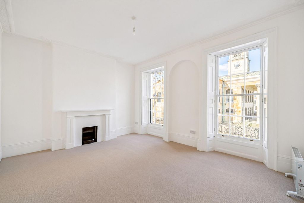 Property photo 1 of 18 Image