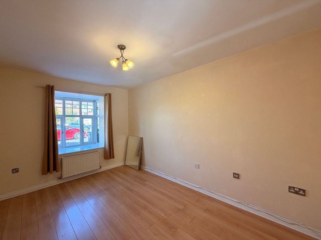 Property photo 3 of 25