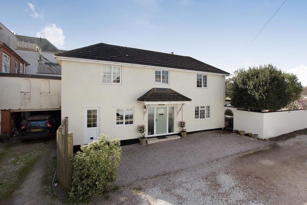 Property photo 1 of 12 Photo 9