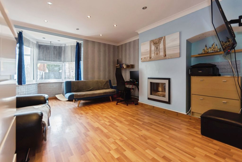 Property photo 3 of 17 Photo