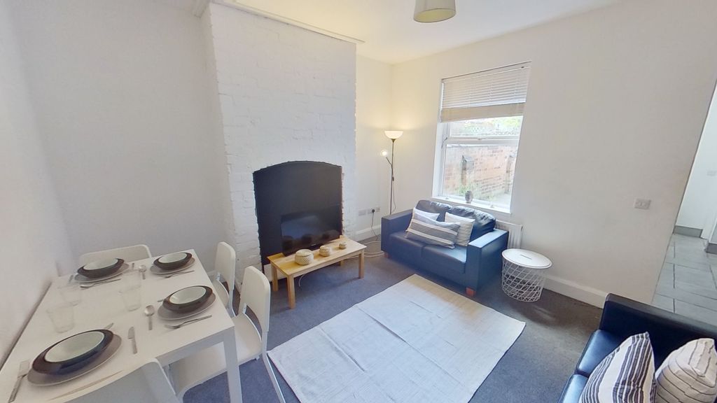 Property photo 3 of 15 Living 1.1