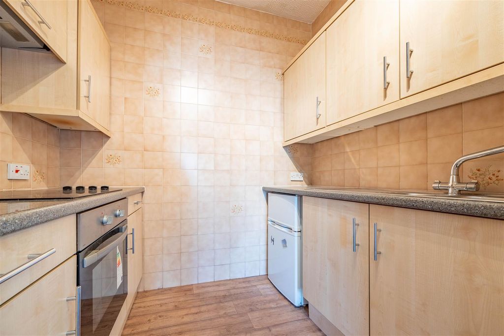 Property photo 2 of 14 Kitchen