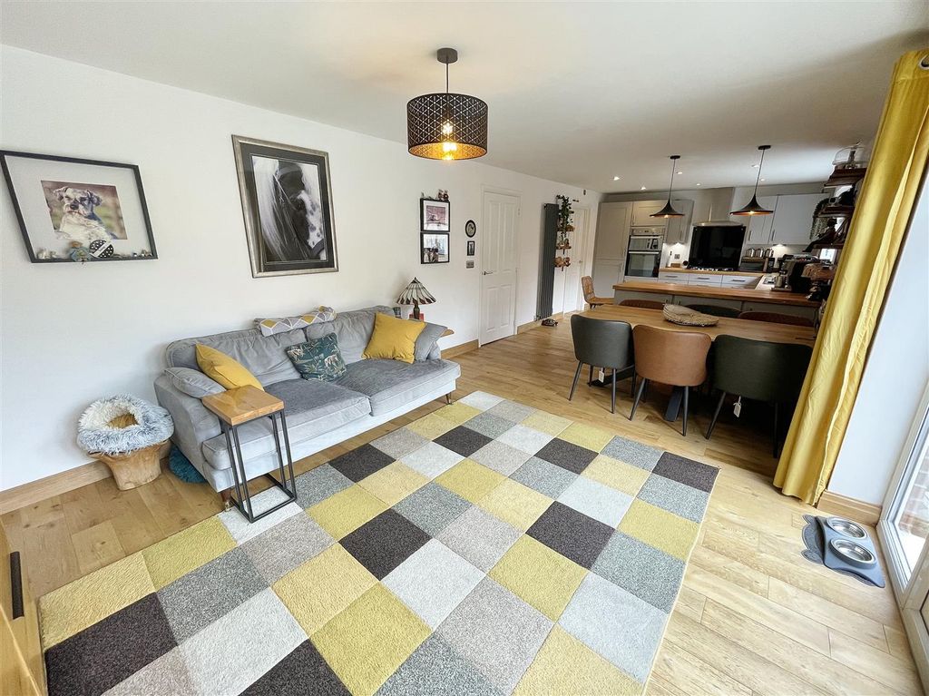 Property photo 2 of 40 Open Plan