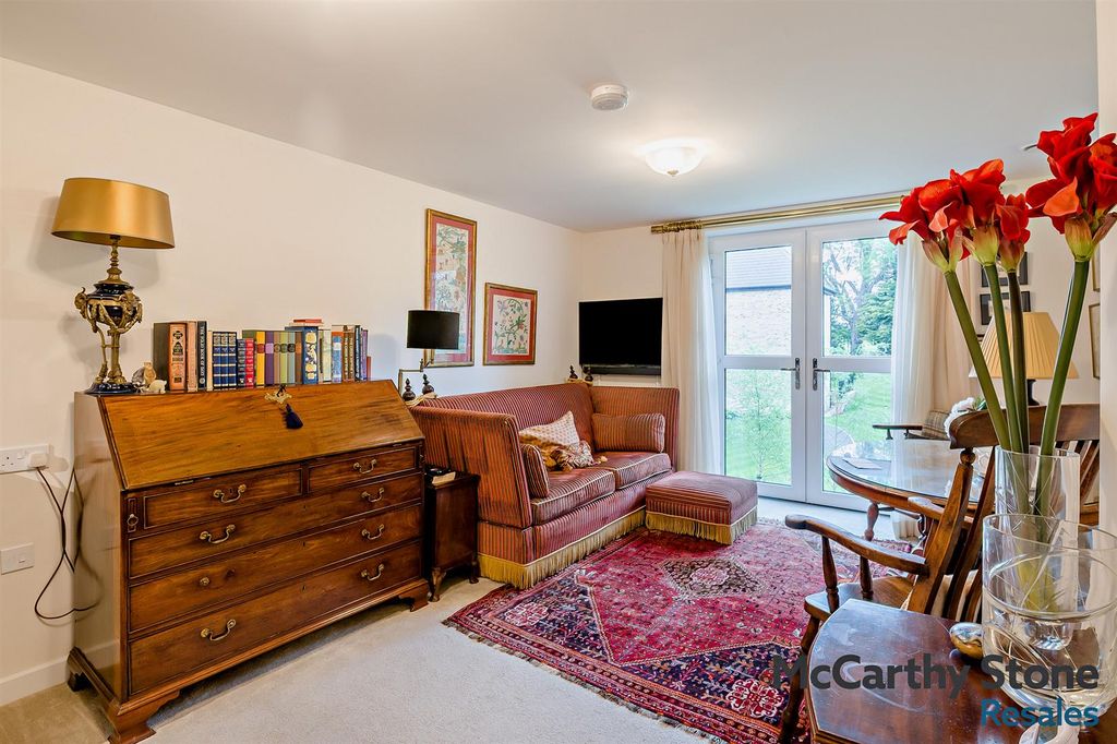 Property photo 2 of 24 8692030-Interior08-800.Jpg