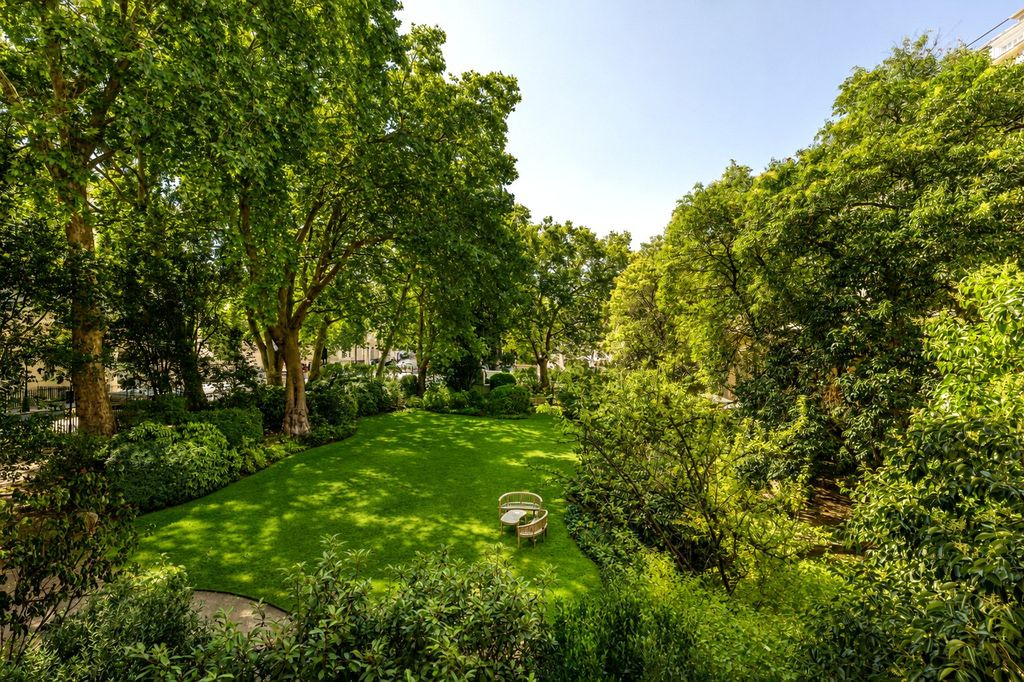 Property photo 1 of 21 Communal Garden