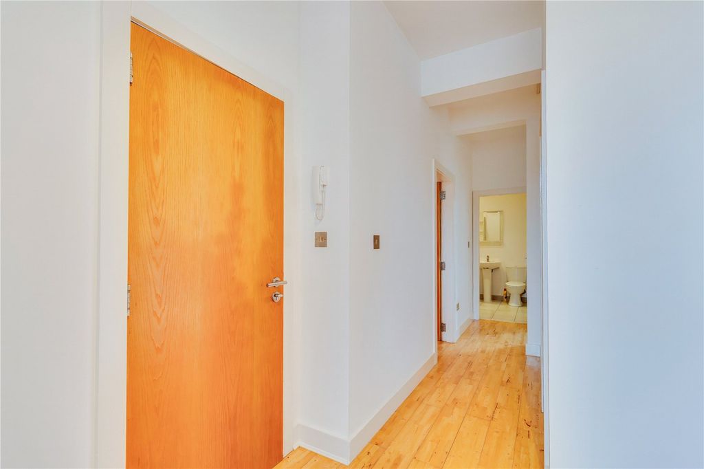 Property photo 3 of 19 Picture No. 06