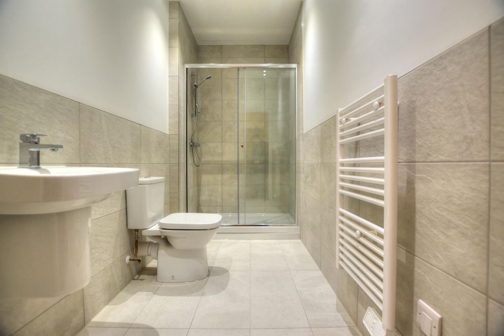 Property photo 2 of 25 Bathroom.Jpg