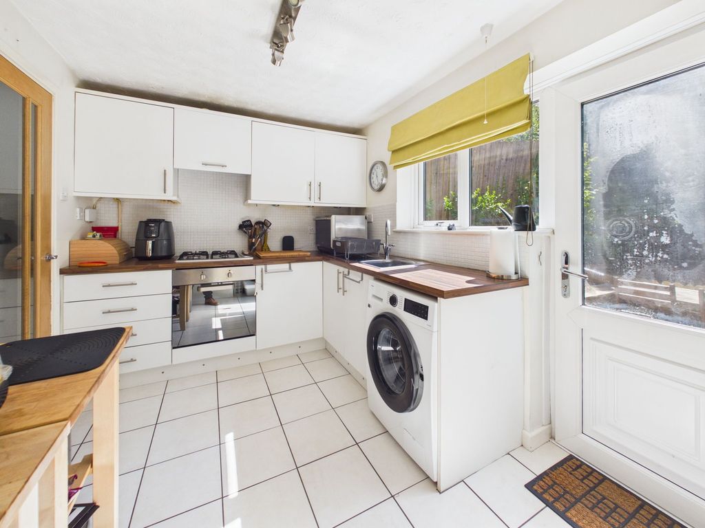 Property photo 3 of 12 Kitchen
