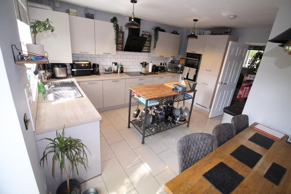 Property photo 3 of 21 Kitchen