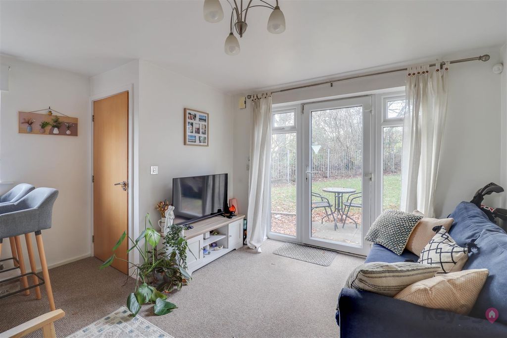 Property photo 3 of 13 Img_2927-Img_2929.Jpg