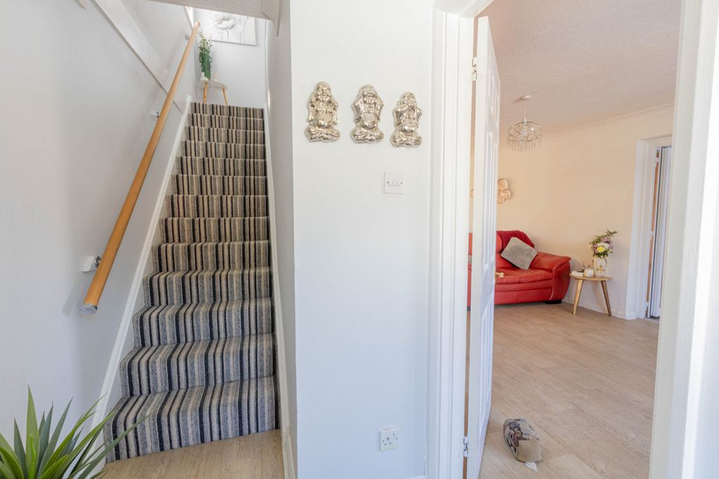Property photo 2 of 25