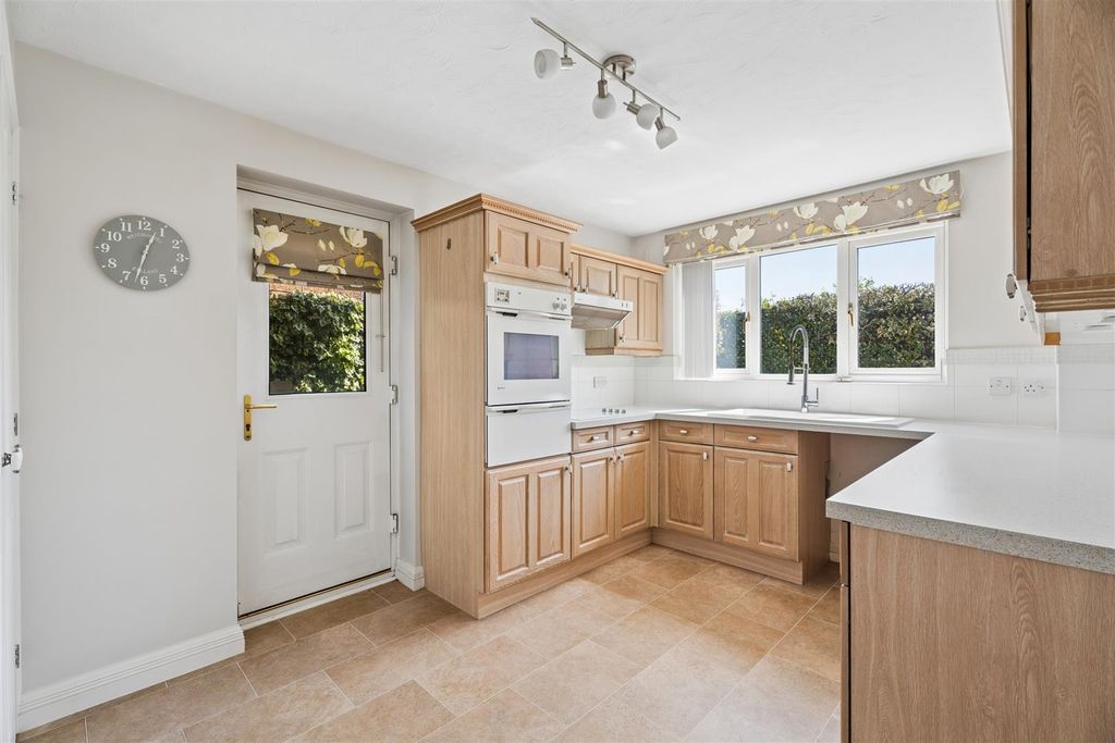 Property photo 3 of 21 Kitchen