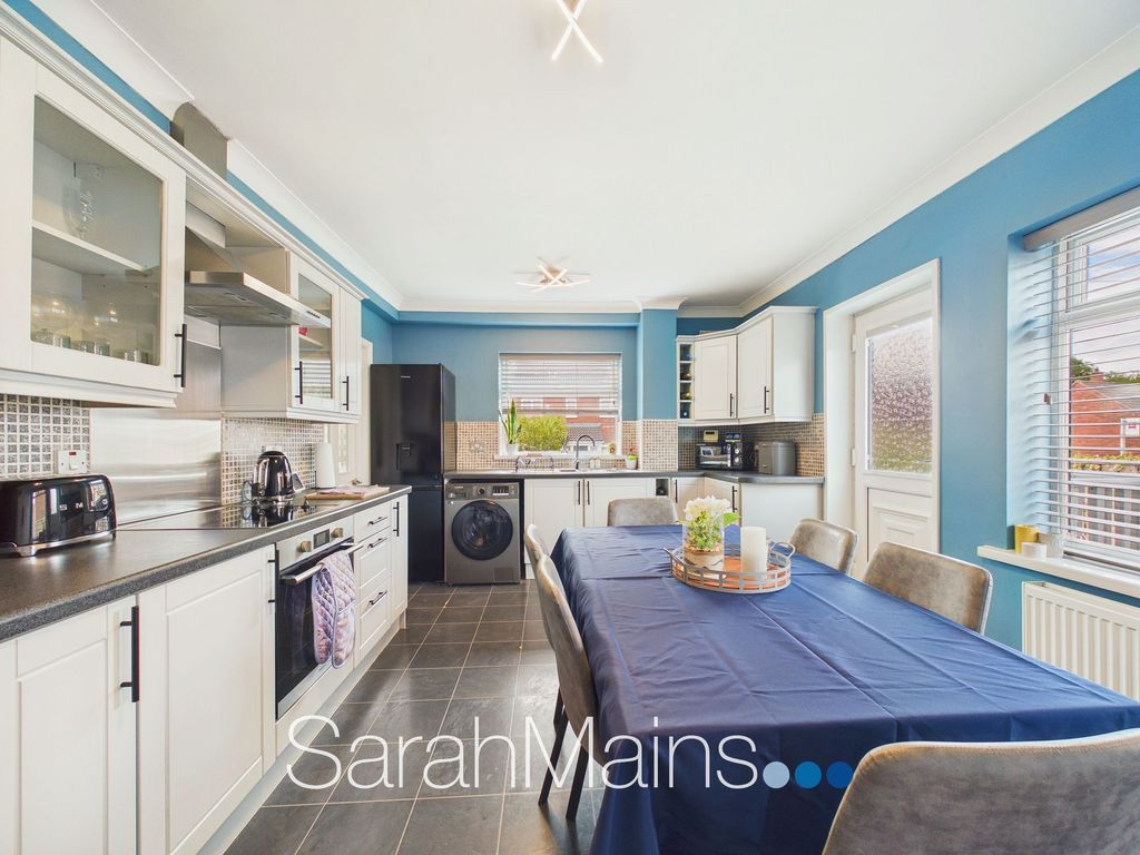 Property photo 3 of 14 Dining Kitchen