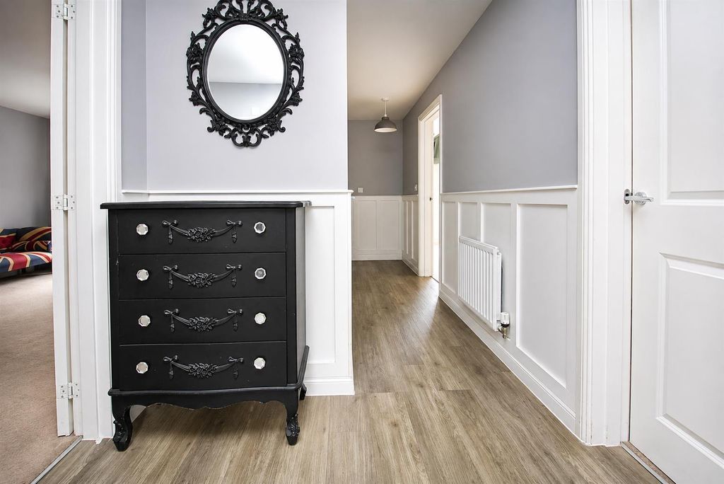 Property photo 3 of 23 Entrance Hall