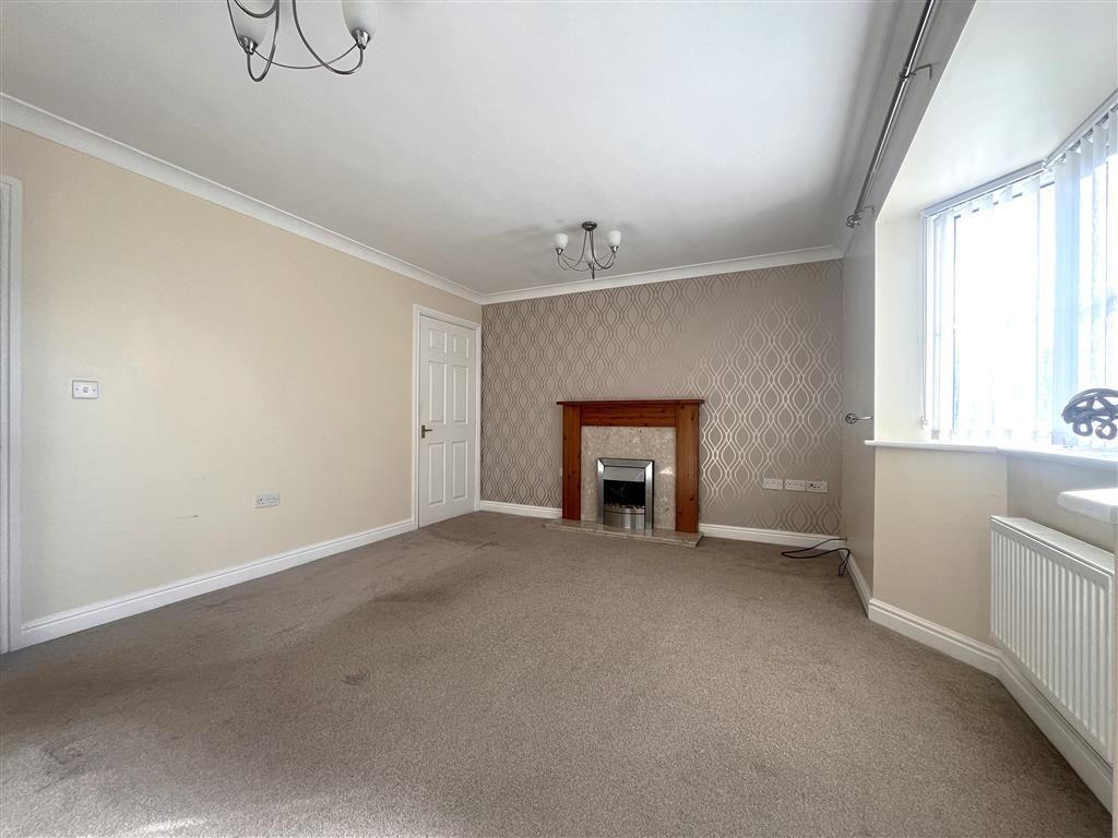 Property photo 3 of 10 Living Room