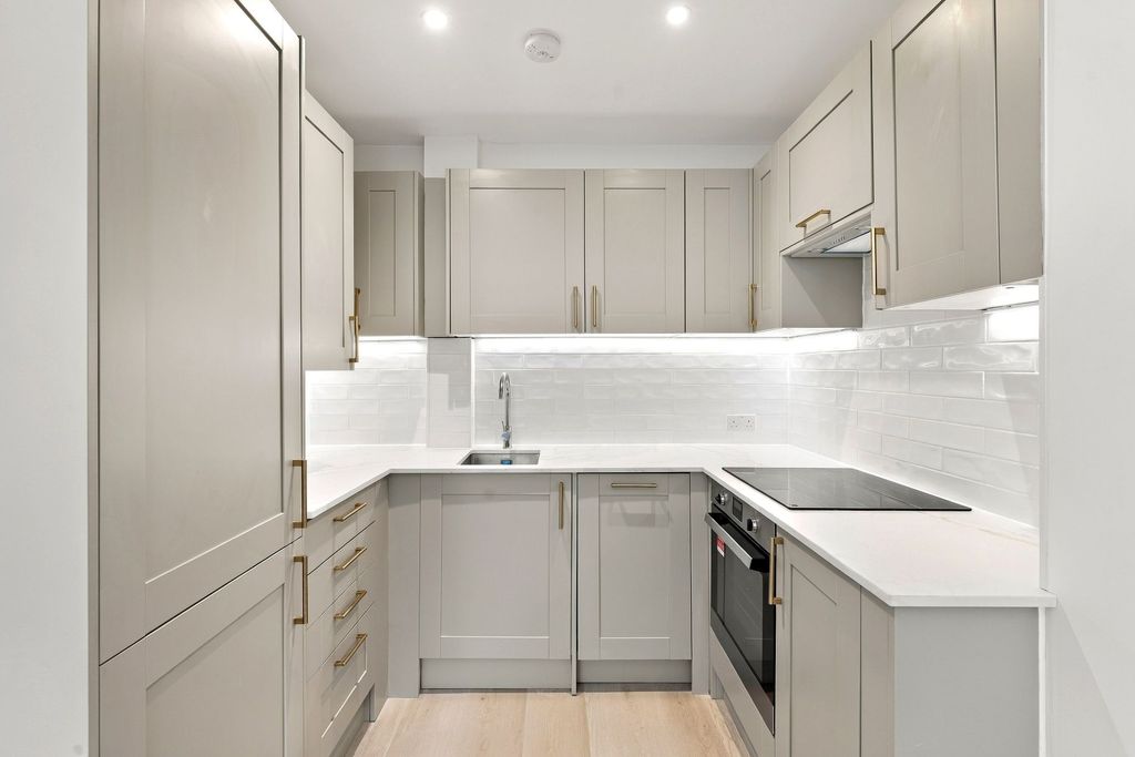 Property photo 2 of 11 Kitchen