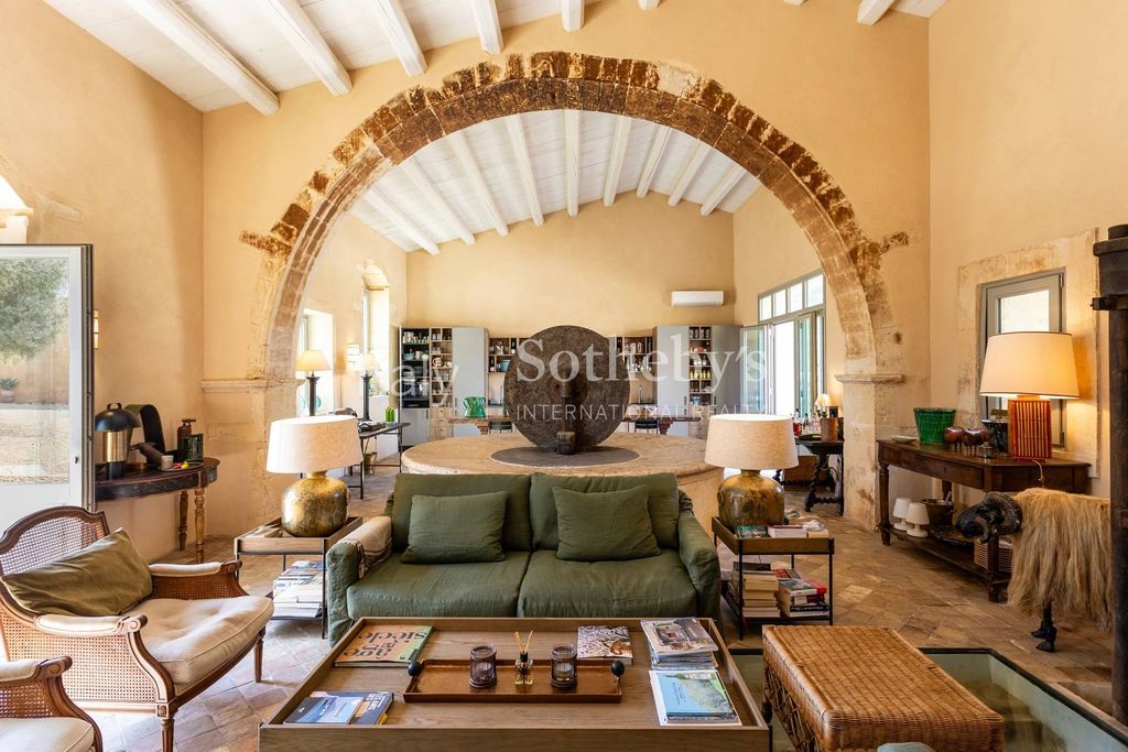 Property photo 2 of 28