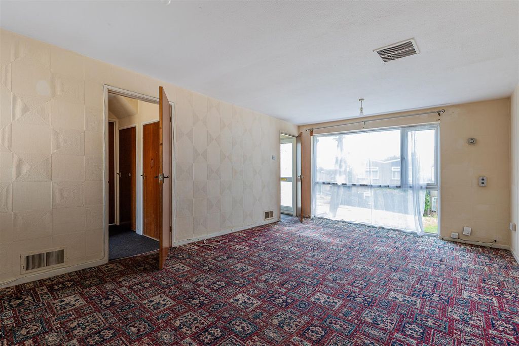 Property photo 3 of 13 Chapel Wood 175-7.Jpg