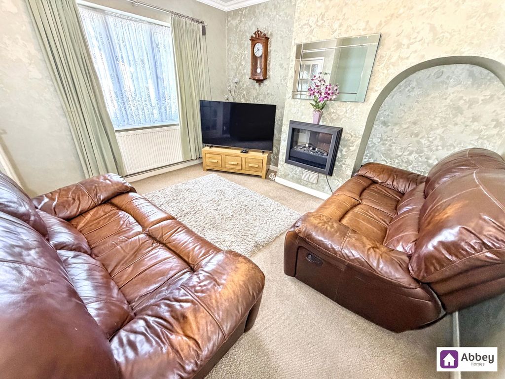 Property photo 3 of 14 Lounge