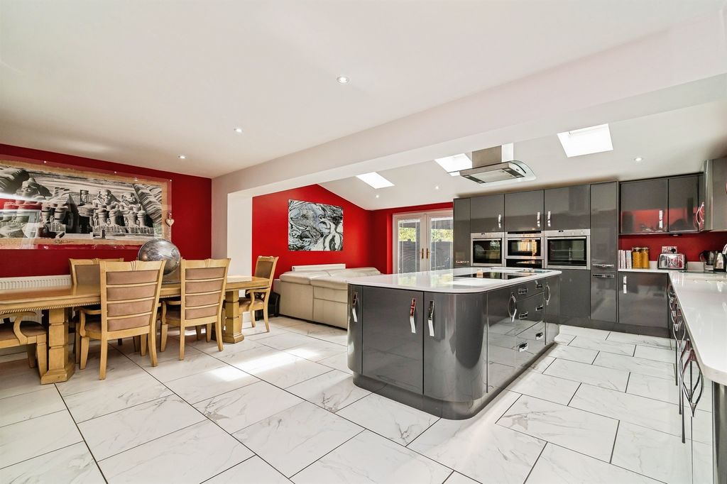 Property photo 3 of 19