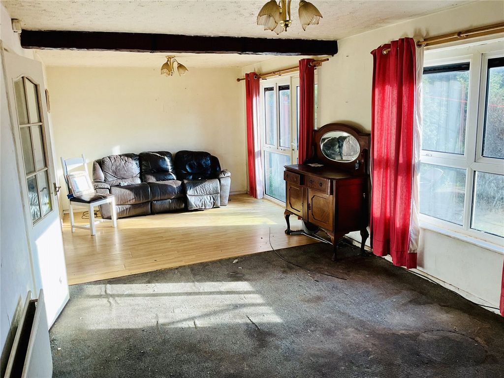 Property photo 3 of 8 Lounge/Diner