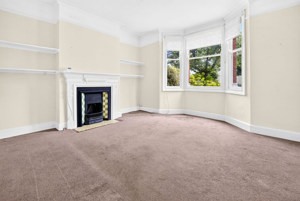 Property photo 2 of 28