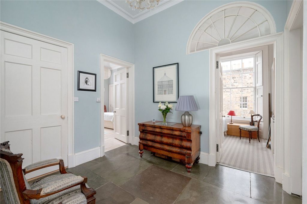 Property photo 2 of 16 Hallway