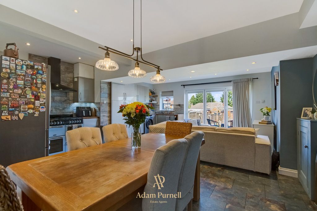 Property photo 3 of 25