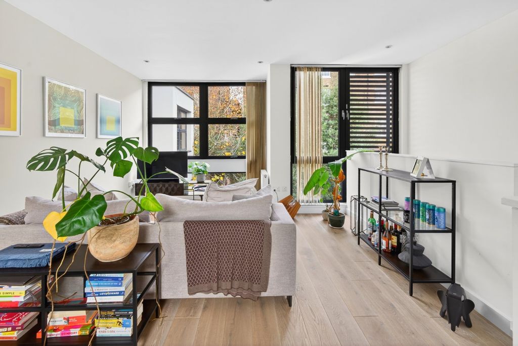 Property photo 2 of 19 Picture No. 31