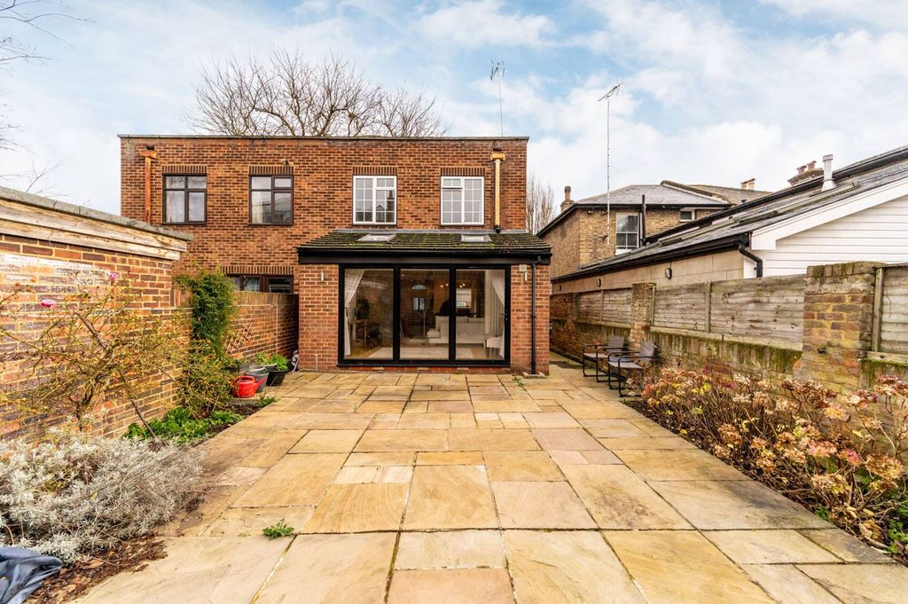 Property photo 1 of 11