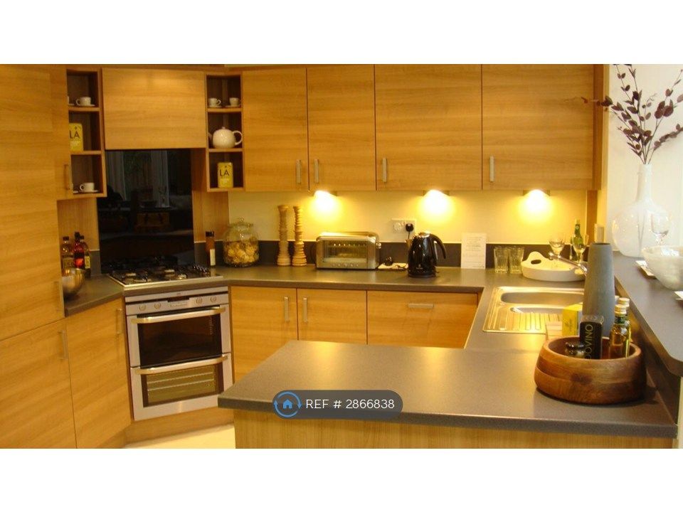 Property photo 3 of 8 Kitchen &amp; Lounge