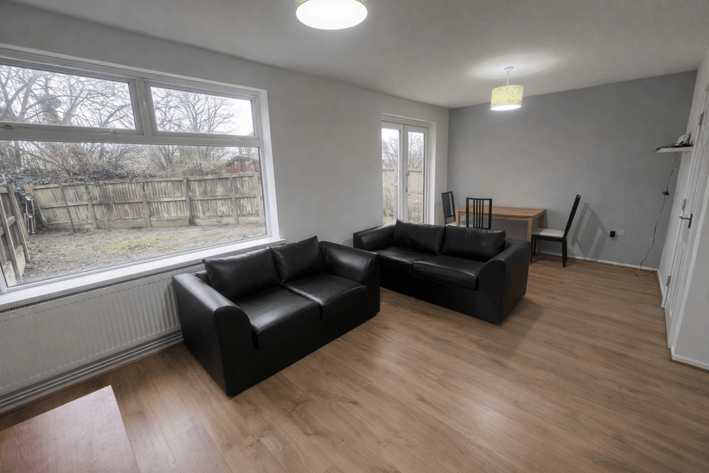 Property photo 2 of 10 Lounge