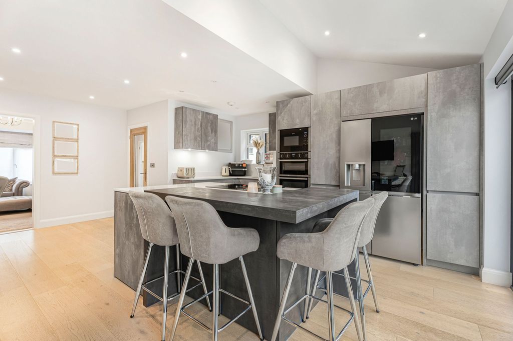 Property photo 2 of 26 Photo 5