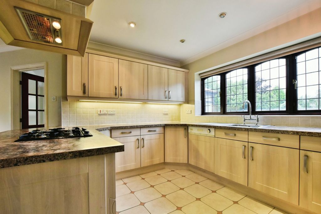 Property photo 2 of 32 Photo